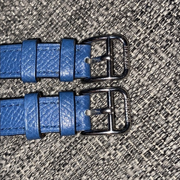 The Apple Watch Hermès with the Double Buckle Cuff - Picture 3 of 6